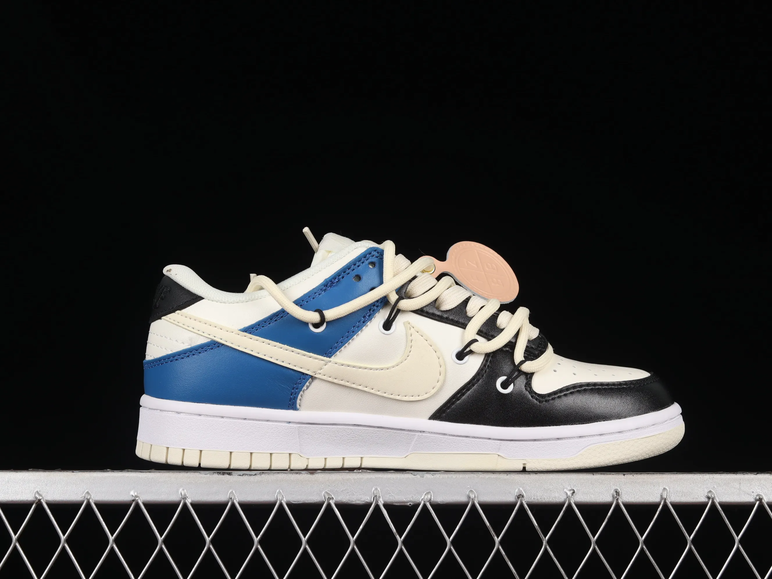 All categories Nk SB Dunk series Nk SB Dunk Low Low-top sneakers Nk Dunk Low Black, white and blue color matching Customized version of deconstructed strap casual sneakers DJ6188-100